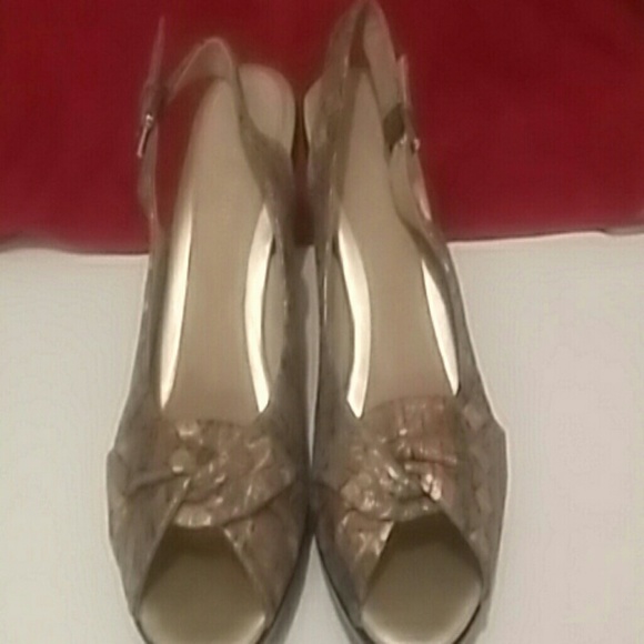 Shoes - Picture 2 of 4